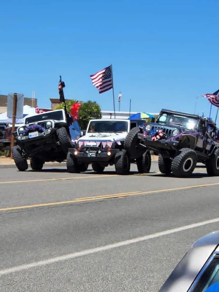 Lifted Jeeps with flags in the parade